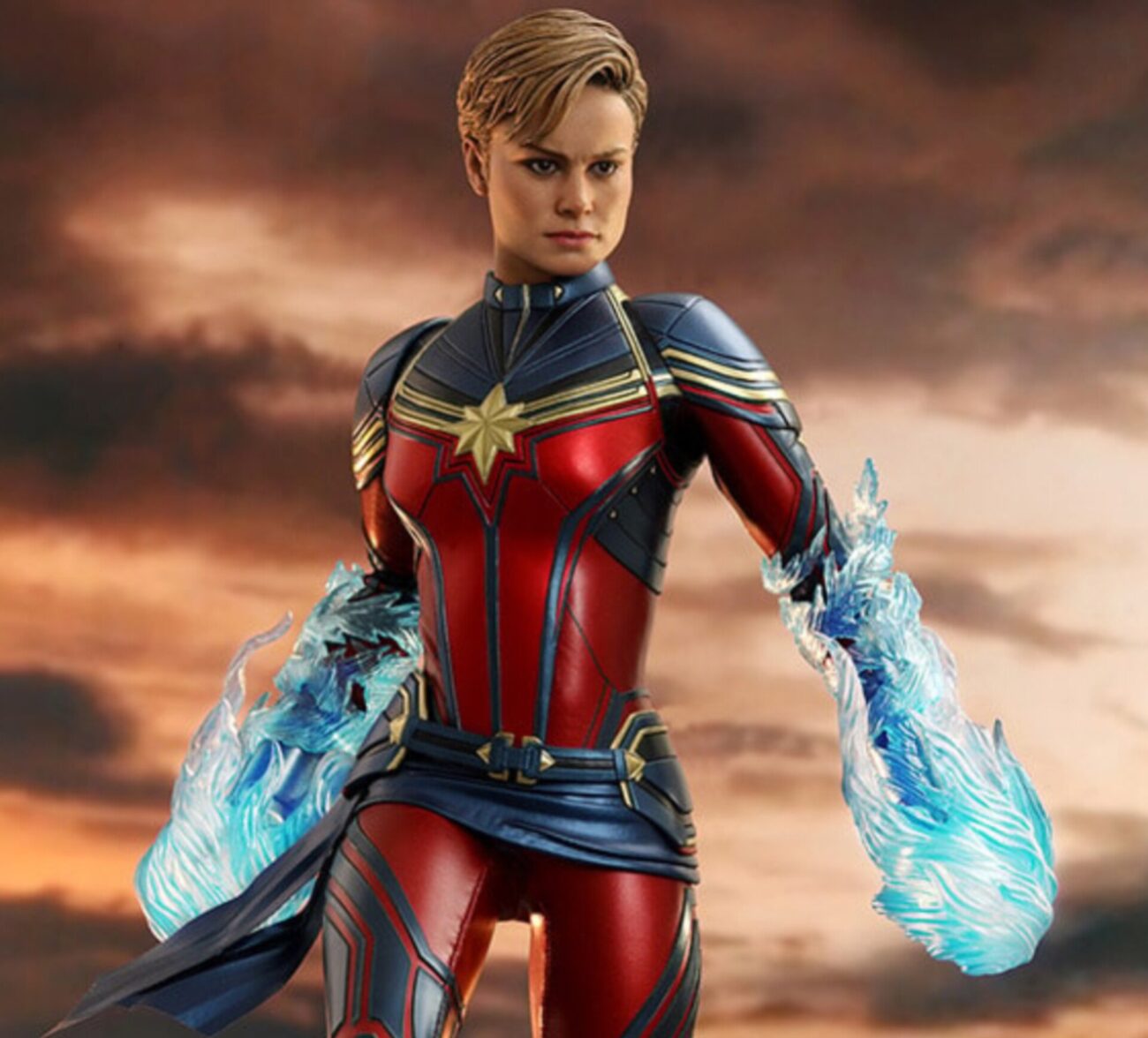 Captain Marvel Sixth Scale Figure by Hot Toys