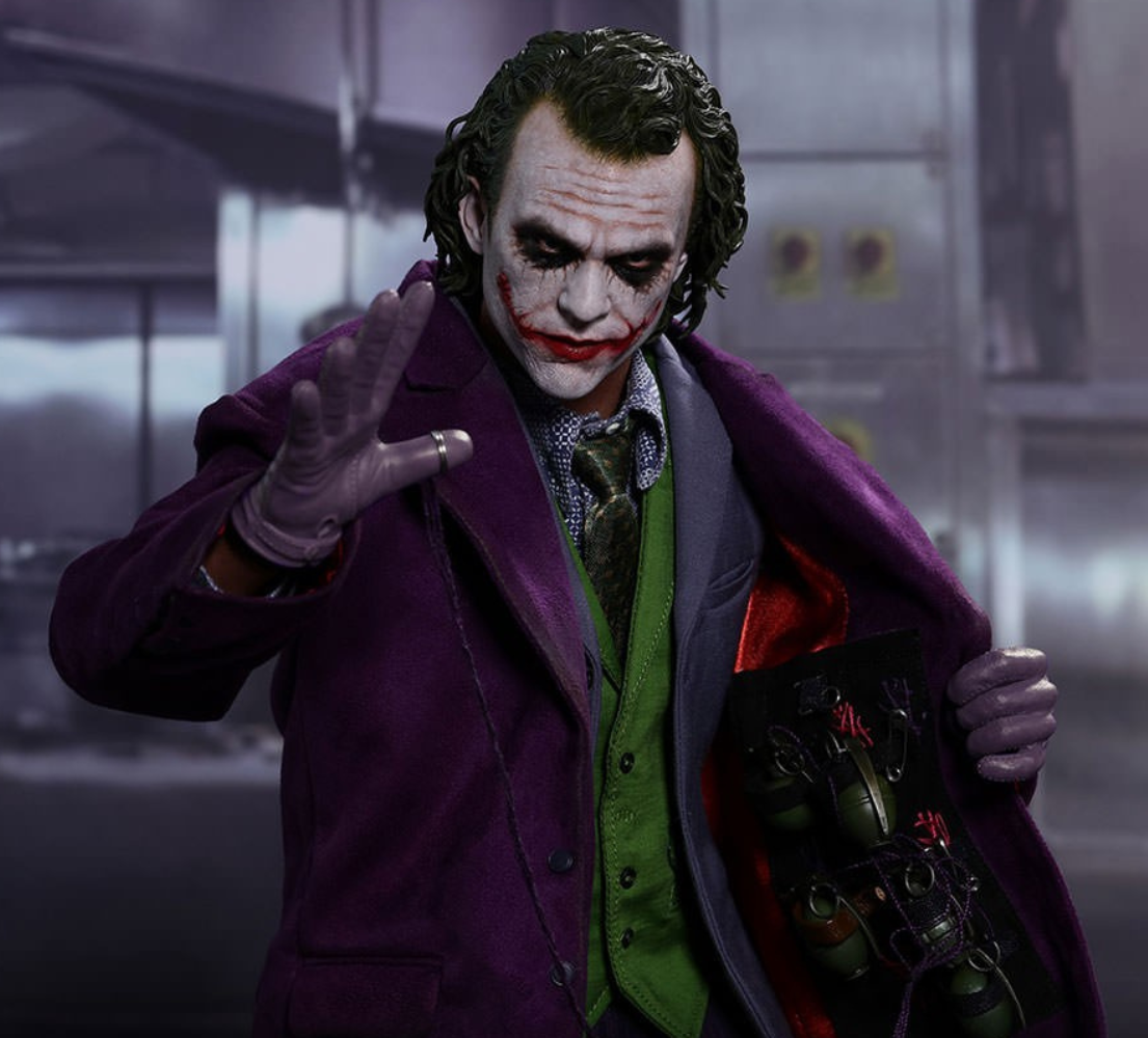 The Joker 1/4 Scale Collectible Action Figure By Hot Toys