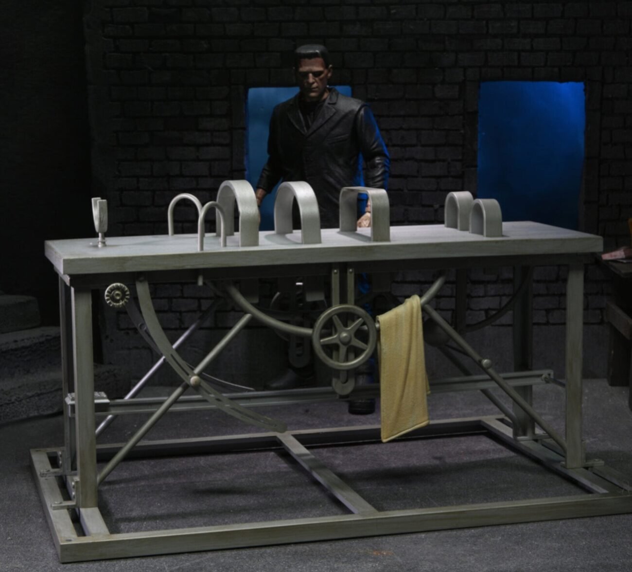 Universal Monsters - Frankenstein Accessory Set (Figure Not Included)