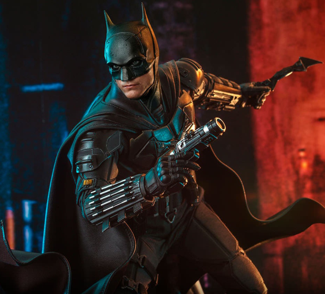 BATMAN (Deluxe Version) Sixth Scale Figure by Hot Toys